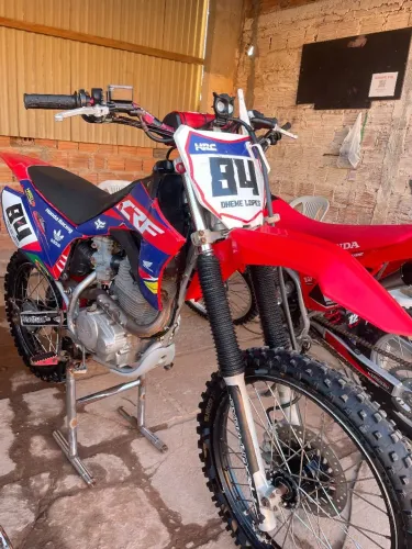 Vende-se crf230, nao aceito troca so dinheiro. 