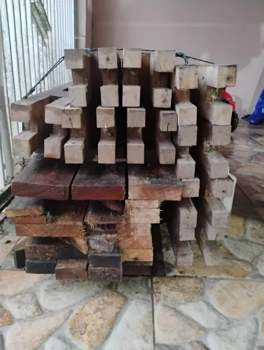 Vende madeiras de lei