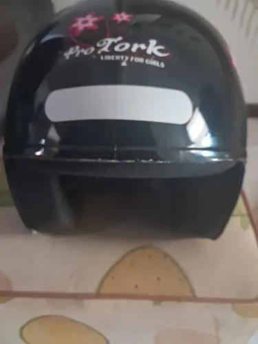 Capacete usado poucas vezes