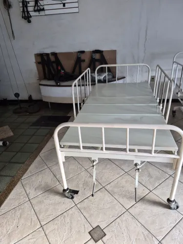 Cama hospitalar com 2 manivelas Seminova ( Parcelo em 3x sem juros )