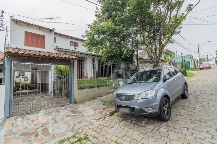 Casa à venda em Vila Nova com 207 m², 3 quartos, 1 suíte, 2 vagas