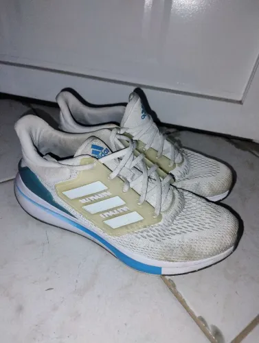 Tênis Adidas off white