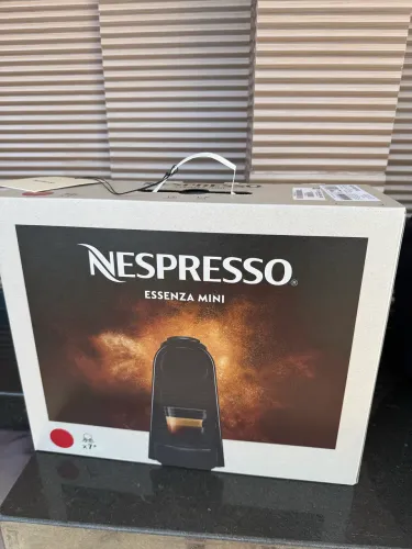 Vendo cafeteira Nespresso nova na caixa