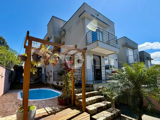 Casa de 03 dormitórios à venda no Córrego Grande