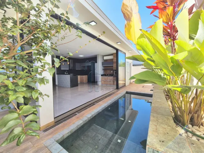 Casa térrea de 194m² com 03 suítes para locação e venda em condomínio - Vila do Golf