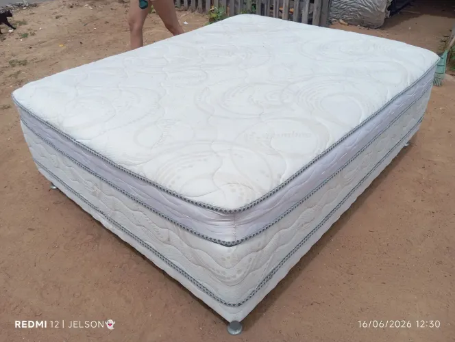Cama box Queen de molas ensacadas