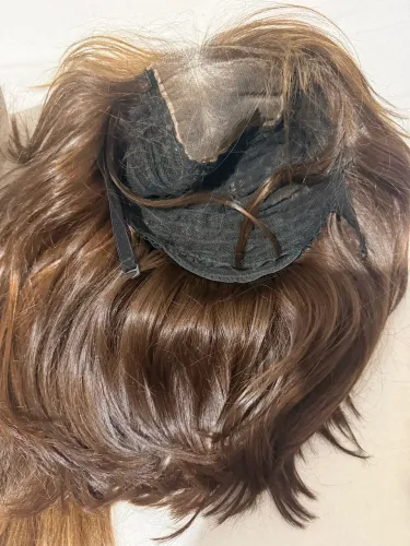 Vendo peruca , cabelo humano 100%. Castanho claro , toda em tela . 