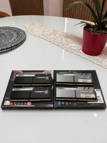 Kit G.Skill Trident Z RGB 32GB (4x8GB) DDR4 4000MHz CL18 Samsung B-Die com caixas originai