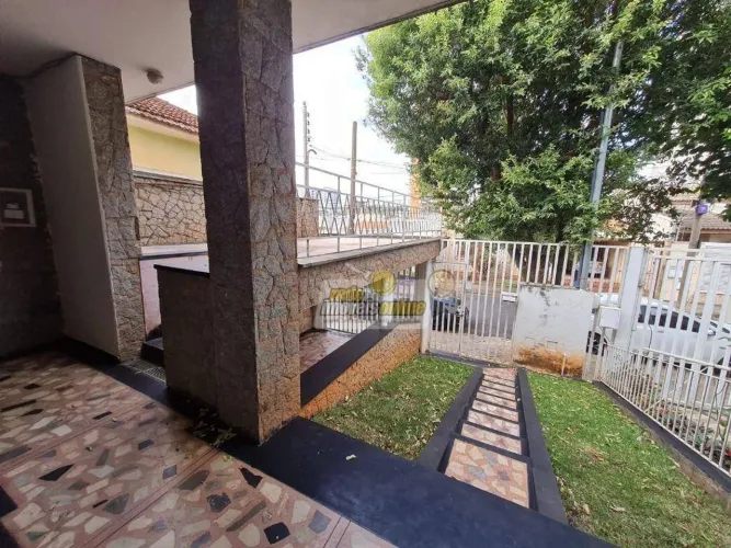 Casa para alugar, 3 Quartos 1 Suíte Espaçosa com Excelente localização, por R$ 2.800/mês -