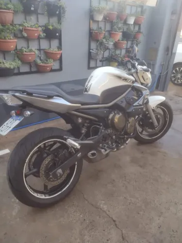 XJ6 branco pérola