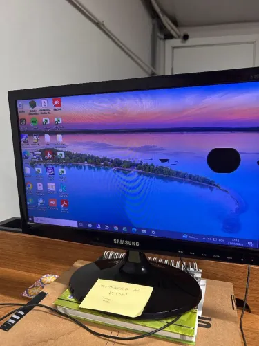 Monitor Samsung 18,5" VGA/DVI com mancha