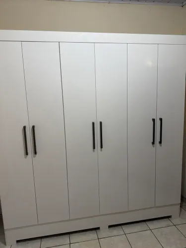 Guarda roupa 6 portas e 3 gavetas
