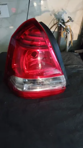 laterna do Etios sedan 2015 lente quebrada LE