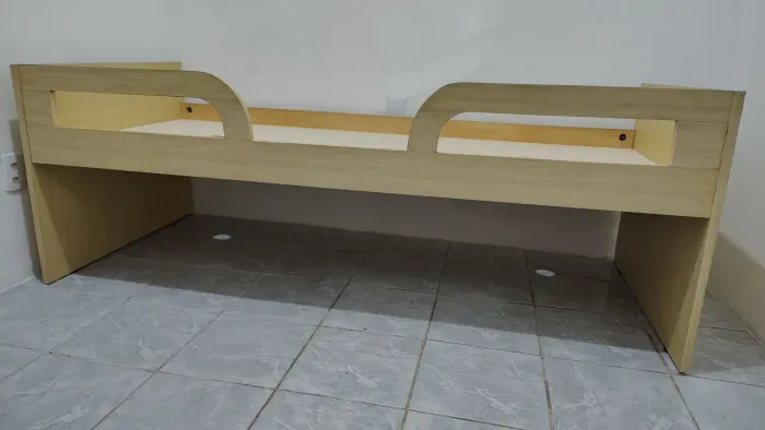 Cama de solteiro em Madeira de Bloco 15 formicada