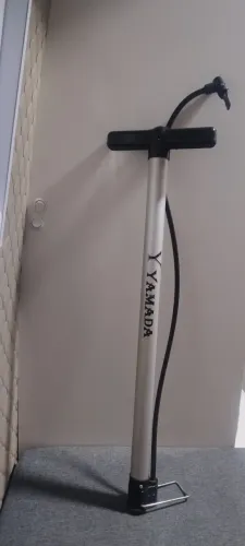 Bomba de ar para pneus, bolas etc...