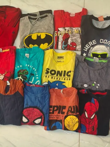 Lote de Roupas Infantis - Camisetas de Heróis e Personagens e outros usado