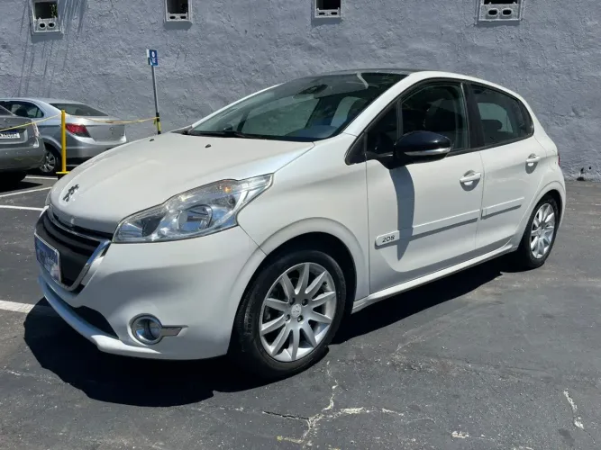 Peugeot 208 Allure 1.5 Flex 8V 5P 2015