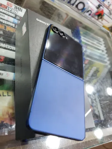 Galaxy Z flip7 impecável