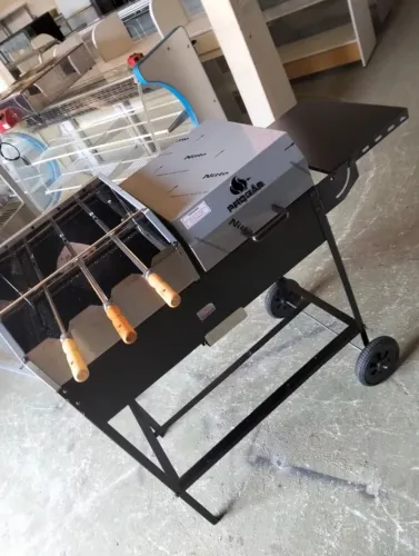 Churrasqueira com 3 espetos giratórios a motor abafador a carvão nova Progás