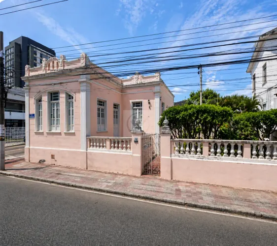 CASA DE ESQUINA A VENDA NA RUA ITABAIANA (CENTRO)