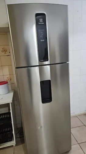 VENDO REFRIGER ELECTROLUX 389 L 220v