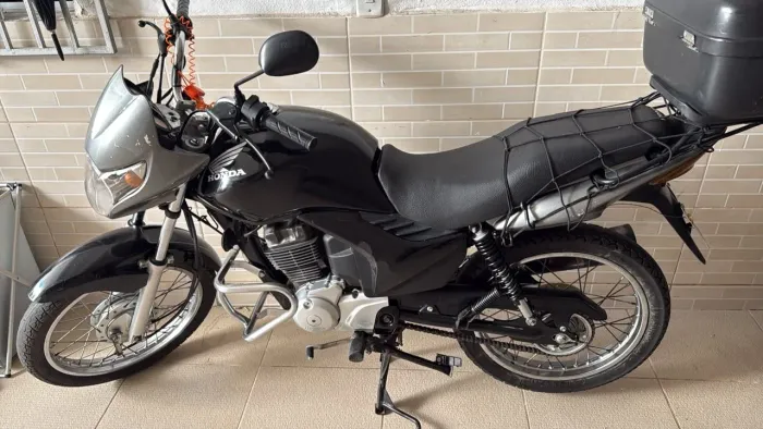 Vendo ou troco essas motos preferência troca por naked