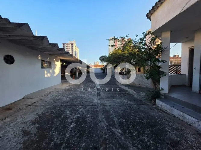 Terreno Comercial no Centro de Piracicaba para Aluguel (832 m²)