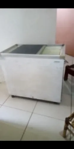 Freezer horizontal fricon 240 LTS por 600 reais 220wts funciona perfeitamente 