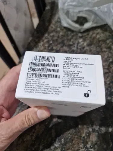 Celular novo na caixa