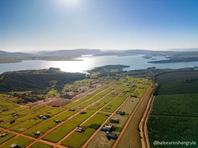 Lote Exclusivo no Condomínio Farol do Lago - Fama/MG