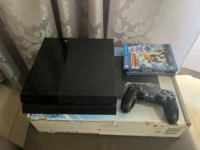 Vende-se Ps4 fat 