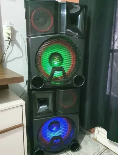 Som lg ,lindo super potente 2600 rms