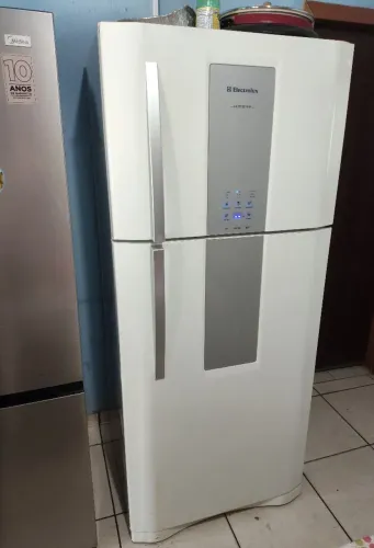 Geladeira Electrolux Frost Free 553 litros com painel digital