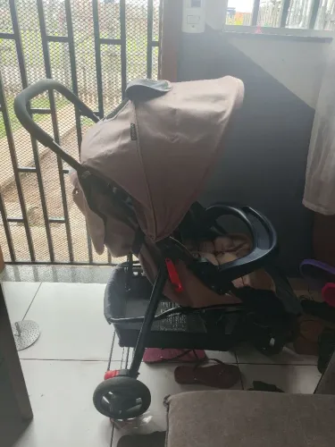 Carrinho de bebê usado