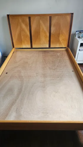 Vendo cama de casal em pau marfim