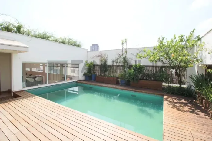 Cobertura com piscina no Itaim Bibi: 3 quartos, 2 suítes, 4 salas, 4 banheiros, 1 vaga e 4