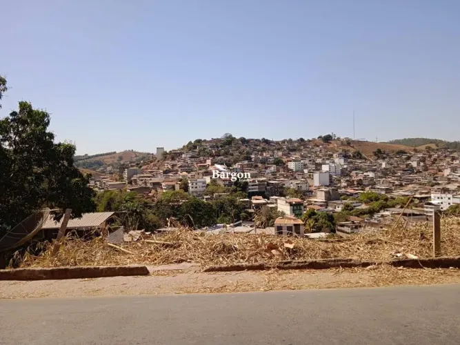 Terreno com 390m² à venda no bairro Menezes com Jardim Bandeirantes I, em Cataguases MG.