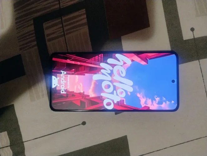 Moto g84
