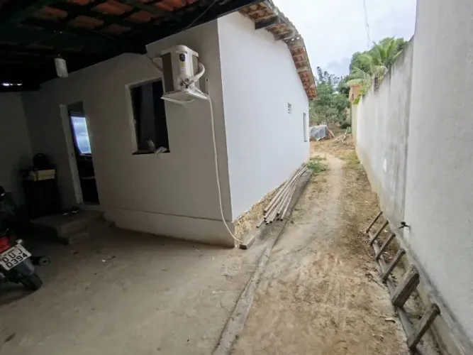Casa no jardim tropical,sala,cozinha,2 quartos,1 banheiro;toda no blindex.Aceito troca