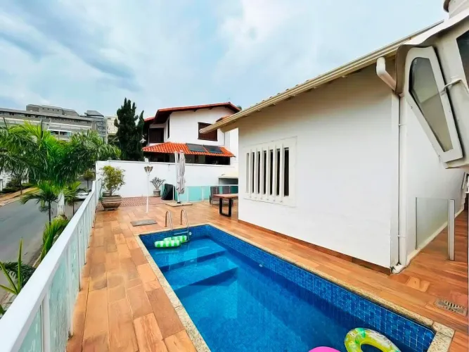 Casa Triplex à venda, 4 quartos, 290m² de área interna no São Bento.