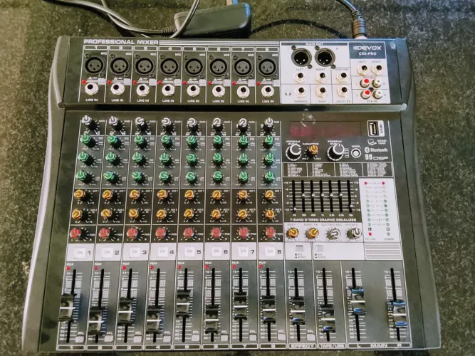 Vendo Mesa de som! Modelo Devox CX8-PRO de 8 canais.