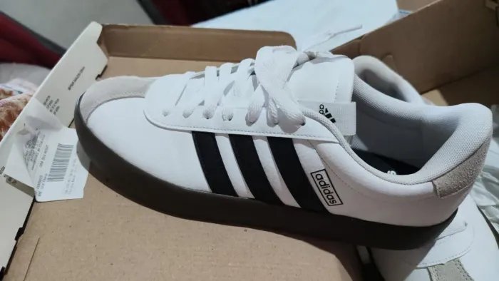 Vendo tênis da Adidas original paguei 450 estou vendendo por250