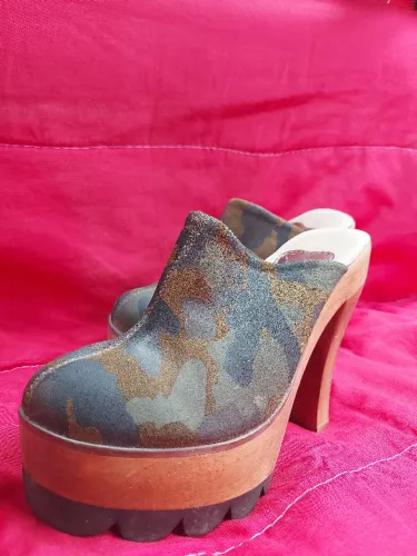 Clog mule Army camo n37 couro/ madeira
