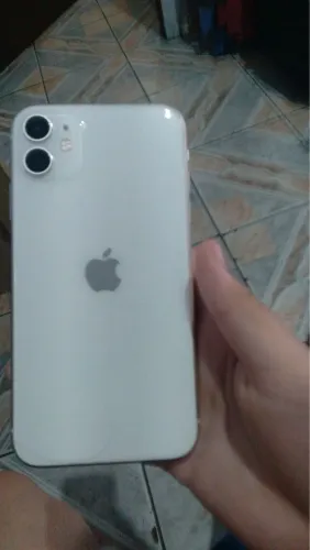 Vendo ou troco iPhone 11 praticamente novo,com garantia carregador e todos os papéis