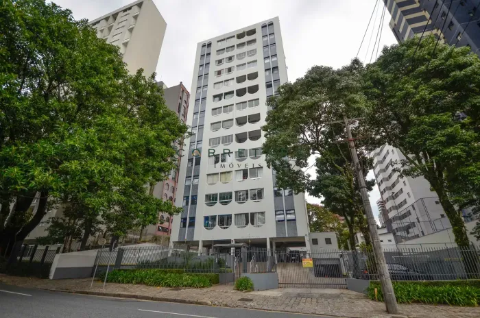 APARTAMENTO NO CABRAL: 3 QUARTOS, ANDAR ALTO E VAGA FÁCIL AO LADO DO QUADRATA CABRAL MALL!