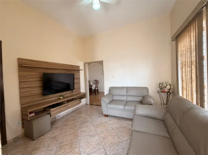 Casa à venda com 2 quartos em Vila Elza, Sorocaba - SP