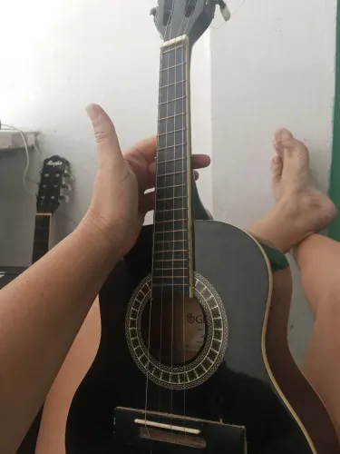 Cavaquinho poucas vezes usado 