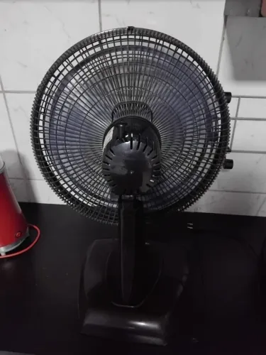 Vende-se ventilador mundial 40 cm por R$ 110,00.