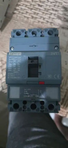 Disjuntor em caixa moldada tripolar Siemens 3VT1 (modelo 3VT1712-2DA36-0AA0)125A