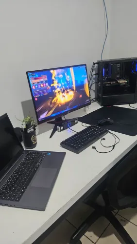 Monitor AOC 75hz Full HD FreeSync, Valor Negociável.